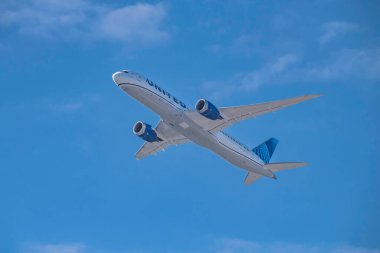 United Airlines N29977 Boeing B787-900 Aircraft above Sydney, NSW, Australia.