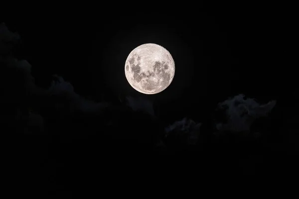 Луна Земли Является Постоянным Естественным Спутником Видимым Небе Над Австралией — стоковое фото