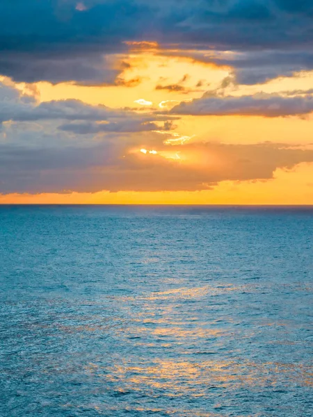 Восход Солнца Берегу Моря Облаками Пляже Авока Центральном Побережье Nsw — стоковое фото