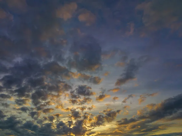 Salida Del Sol Con Una Mezcla Nubes Que Incluyen Nubes — Foto de Stock