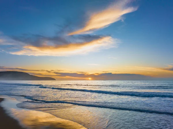 Sunrise Θαλασσογραφία Χρώμα Και Σύννεφα Στο Killcare Beach Στην Κεντρική — Φωτογραφία Αρχείου