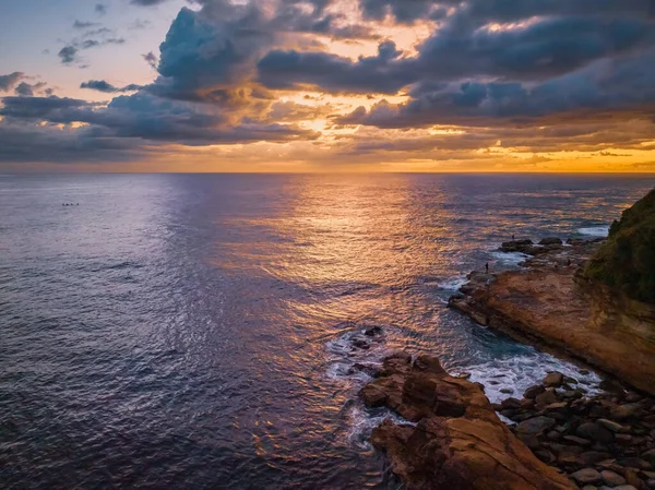 Восход Солнца Берегу Моря Облаками Пляже Авока Центральном Побережье Nsw — стоковое фото