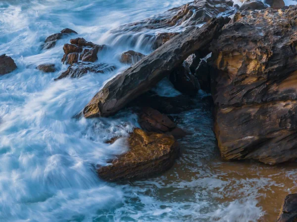 Vista Arriba Hacia Abajo Del Amanecer Sobre Océano Las Rocas — Foto de Stock