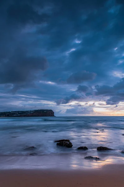Sunrise Seascape Rain Clouds Rocks Macmasters Beach Central Coast Nsw — Stock Photo, Image