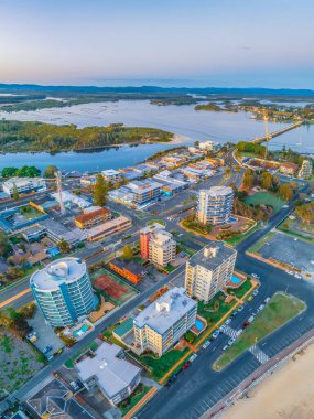 Barrington Sahili, NSW, Avustralya 'da Forster-Tuncurry üzerinde gündoğumu hava manzarası