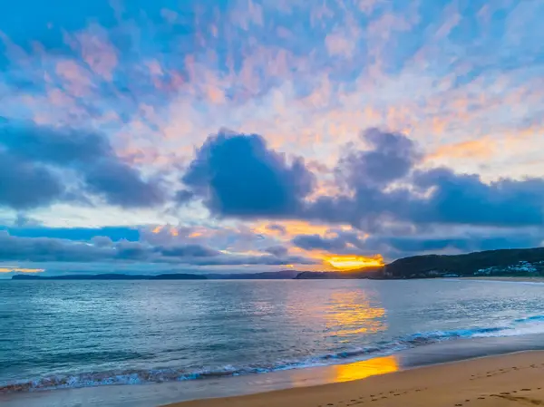 stock image Sunset with high cloud at Putty Beach on the Central Coast, NSW, Australia.