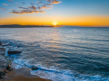 Kuzey Pearl Sahili 'nden gündoğumu Kuzey Sahili, NSW, Avustralya.