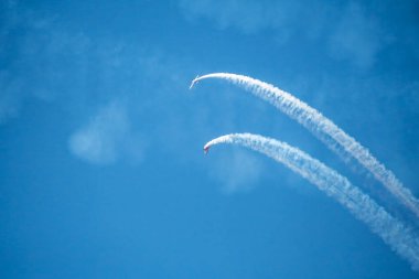 Kızıl Baron Top Top VIP uçakları 30 Eylül 2023 'te Palm Beach, Sydney üzerinde uçuyor.