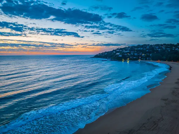 Sydney, NSW, Avustralya 'nın kuzey sahillerindeki Palm Beach' te hava gündoğumu..