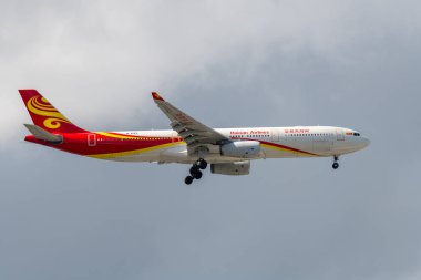 B-1022 Hainan Havayolları Airbus A330-343 Aircraft Sydney Havaalanı, NSW, Avustralya 'da karaya çıkıyor. 26 Ağustos 2023 'te çekildi..