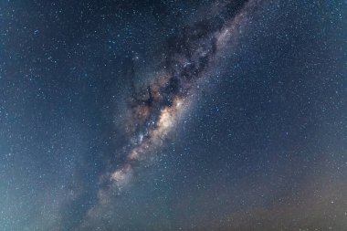 Gece gökyüzü ve Samanyolu Killcare Sahili 'nden Avustralya, NSW' nin merkez kıyısına..