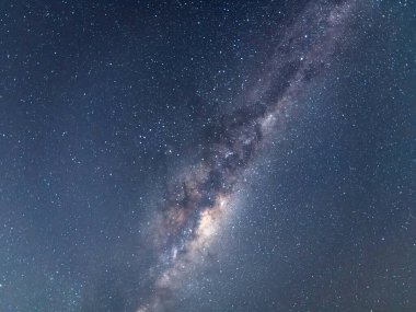 Gece gökyüzü ve Samanyolu Killcare Sahili 'nden Avustralya, NSW' nin merkez kıyısına..