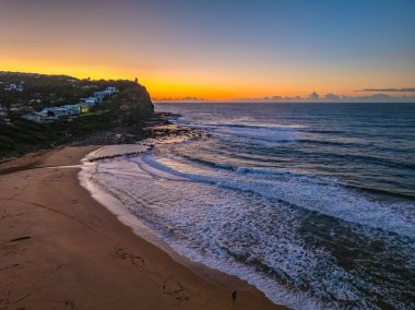 Central Coast, NSW, Avustralya 'daki Copacabana' daki deniz kıyısında hava gündoğumu manzarası.