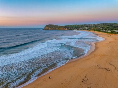 Central Coast, NSW, Avustralya 'daki Copacabana' daki deniz kıyısında hava gündoğumu manzarası.