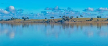 Cairn Curran Reservoir, Avustralya 'nın Victoria kentinde Baringhup, Newstead ve Welshmans Resifleri yakınlarındaki Loddon Nehri boyunca yer alan bir dinlenme ve sulama rafinerisidir..