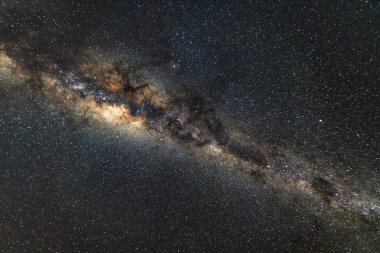 Samanyolu 'nun gece gökyüzü Blayney, Orta Batı, NSW, Avustralya' da yıldızlarla doluydu..