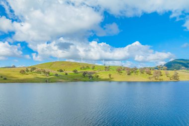Carcoar Barajı ve bulutlu kırsal alan manzarası, Carcoar, Orta Batı, NSW, Avustralya