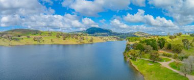 Carcoar Barajı ve bulutlu kırsal alan manzarası, Carcoar, Orta Batı, NSW, Avustralya