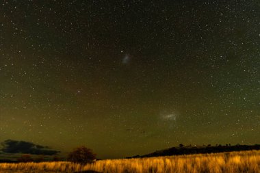 Samanyolu 'nun gece gökyüzü Blayney, Orta Batı, NSW, Avustralya' dan yıldızlarla doluydu..