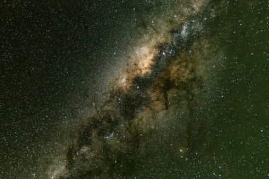 Samanyolu 'nun gece gökyüzü Blayney, Orta Batı, NSW, Avustralya' dan yıldızlarla doluydu..