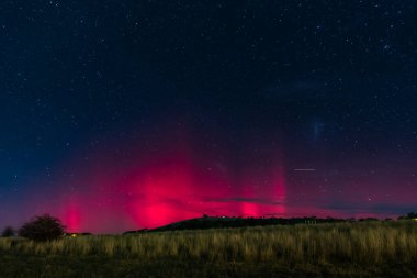 Güney Işıkları - Aurora Australis ve gece gökyüzü Blayney, Orta Batı, NSW, Avustralya 'da yıldızlarla dolu.