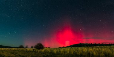 Güney Işıkları - Aurora Australis ve gece gökyüzü Blayney, Orta Batı, NSW, Avustralya 'da yıldızlarla dolu.