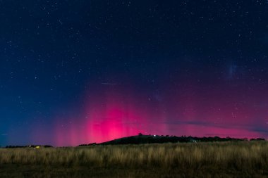 Güney Işıkları - Aurora Australis ve gece gökyüzü Blayney, Orta Batı, NSW, Avustralya 'da yıldızlarla dolu.