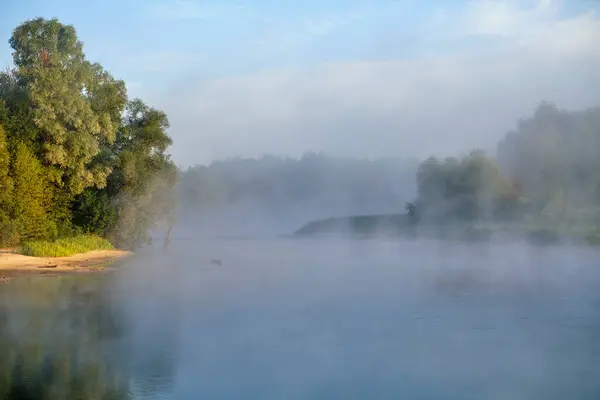 Nehirde sisli bir sabah