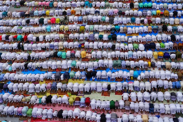 Tisíce Tisíce Muslimů Modlí Mešitě Západním Bengálsku Indii — Stock fotografie