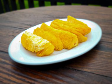 Orijinal Kızarmış Cassava, geleneksel Endonezya yemeği.