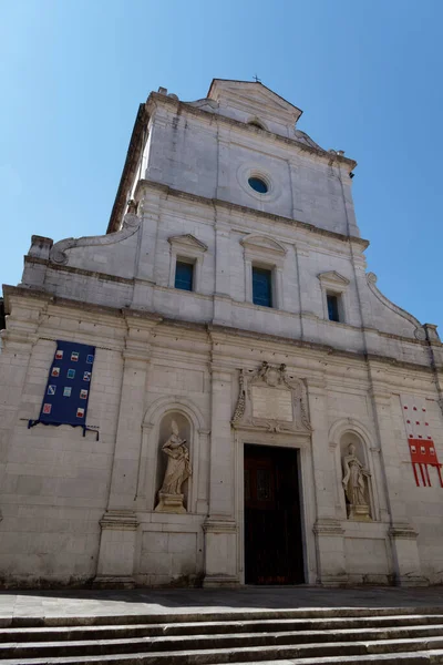 르네상스 양식의 가톨릭 성당인 파올리 파올리 도나토 성당이다 이탈리아 — 스톡 사진