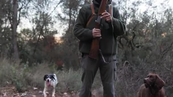 Hunter Man Smiling While Hunting Outdoors His Dogs Hunting Season — Stock Video