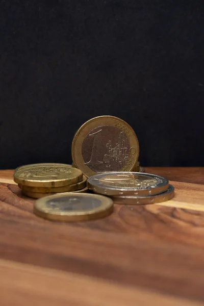 Euro Diverse Monete Sullo Sfondo Legno — Foto Stock