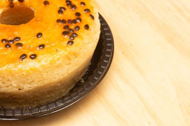 Tutku meyveli kremalı lezzetli pasta.