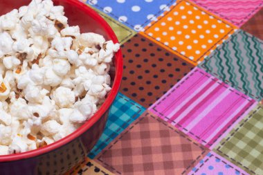 Patlamış mısırlı mini pipet kasesi - Brezilya Haziran Festivali