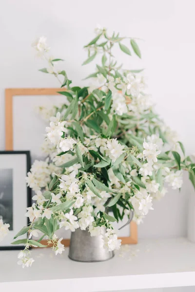 Букет Свіжих Білих Квітів Жасмину Вазі Прикраса Будинку Внутрішнє Розташування Ліцензійні Стокові Зображення