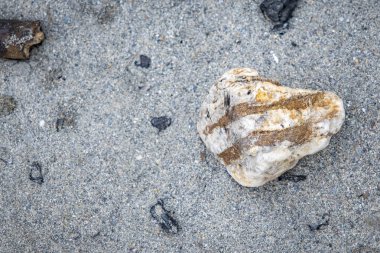 Vorderrhein nehri boyunca yürüyorum. İsviçre 'deki cezaevi kantonunda.