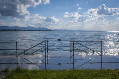 Avusturya 'nın Vorarlberg kentindeki eski boru hattında Lochau' dan Bregenz 'e sel baskını