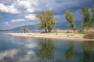 Schweinebucht ve Wocherhafen 'deki renkli manzara ve Constance Gölü' ndeki yerel dinlenme alanı.