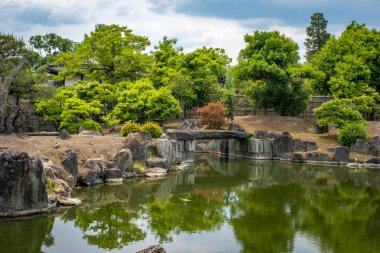 Japonya 'da Kyoto' da önemli eski bir kaleyi ziyaret ediyor.