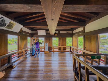 Japonya 'daki tarihi matsumoto kalesini ziyaret ediyor.