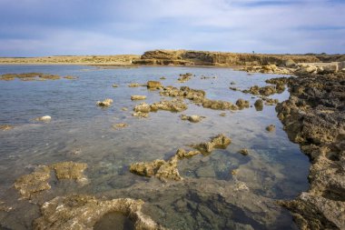 Kıbrıs 'taki Akrotiri' deki eski limanda yürüyüş
