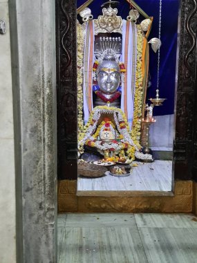 Mandya, Karnataka, Hindistan-20 Mayıs 2022: Guttalu Köyü yakınlarındaki Sri Arkeshwara Bataklık Tapınağı 'nın güzel manzarası.