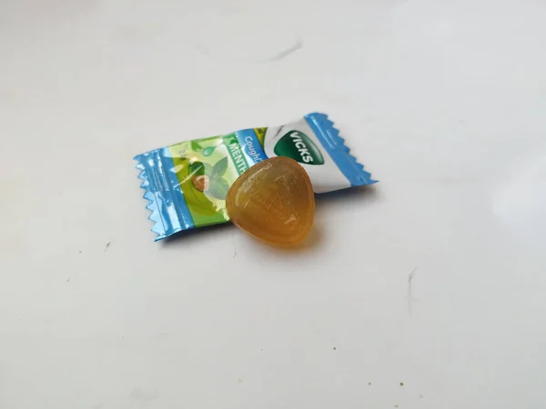 Bangalore Karnataka India Jan 2020 Closeup Vicks Cough Drops Honey — стоковое фото