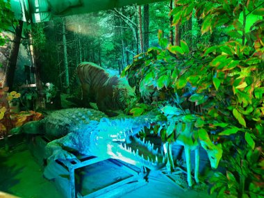 Bangalore, Karnataka, India-Jan 01, 2023: Nice Road, Kodigehalli yakınlarında Hint ailesiyle güzel Disney Robot Hayvanlar Sergisi