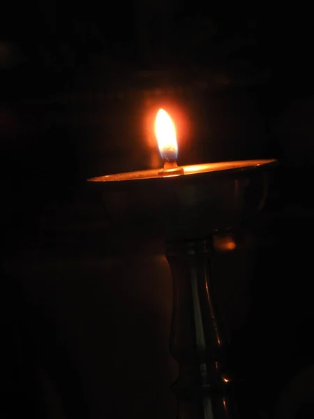 Szekrény Gyönyörű Díszített Ezüst Fém Olaj Lámpa Tűz Előtt Puja — Stock Fotó