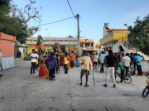 インド カルナータカ州バンガロール2023年6月16日 家の温暖化の法会に参加するベタハリ村の神の閉鎖 — ストック写真