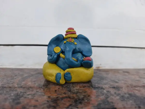 Zbliżenie Kolorowe Mini Lub Małe Ręcznie Wykonane Posąg Pana Ganesha — Zdjęcie stockowe
