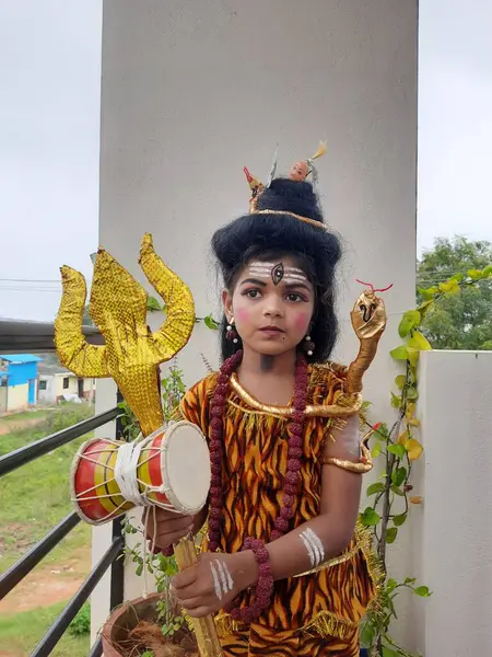 Bangalore Karnataka Intia Syyskuu 2023 Lähikuva Kaunis Intialainen Lapsi Pukeutua — kuvapankkivalokuva