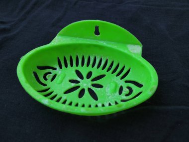 Yeşil Renkli Boş Sabun Kutusunun ya da Sabun Kutusunun Kapanışı siyah arkaplanda izole edildi